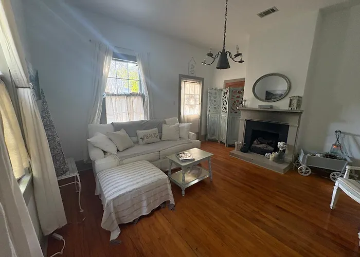 Apartment Historical Downtown Lind House *